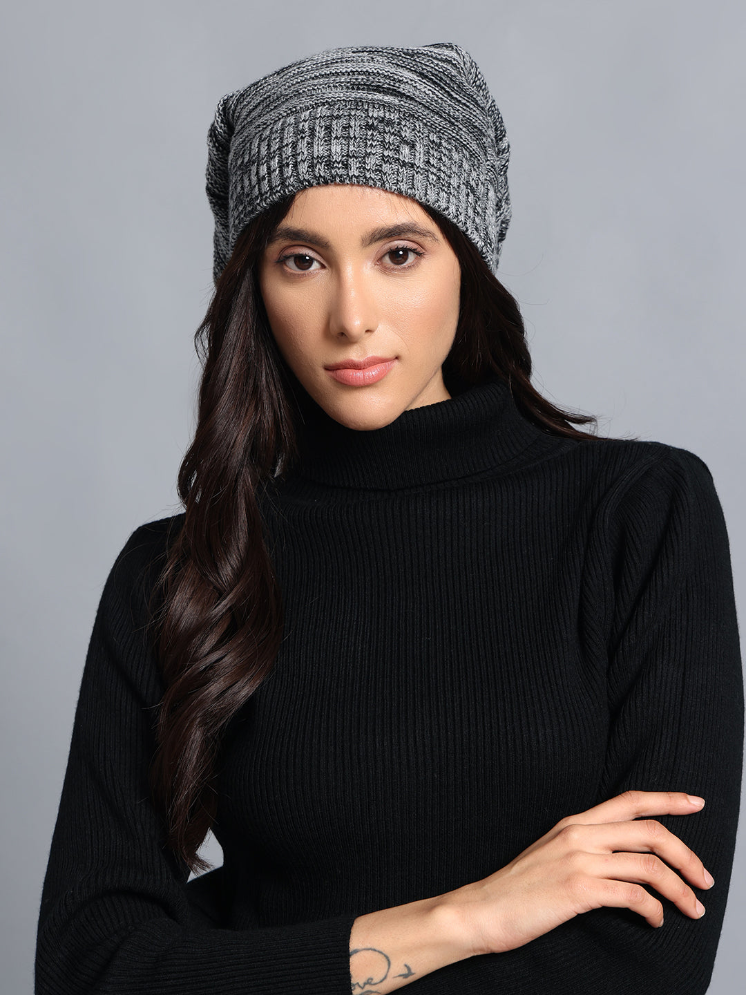 PUNK Black & White Beanie – Perfect Winterwear for Every Occasion