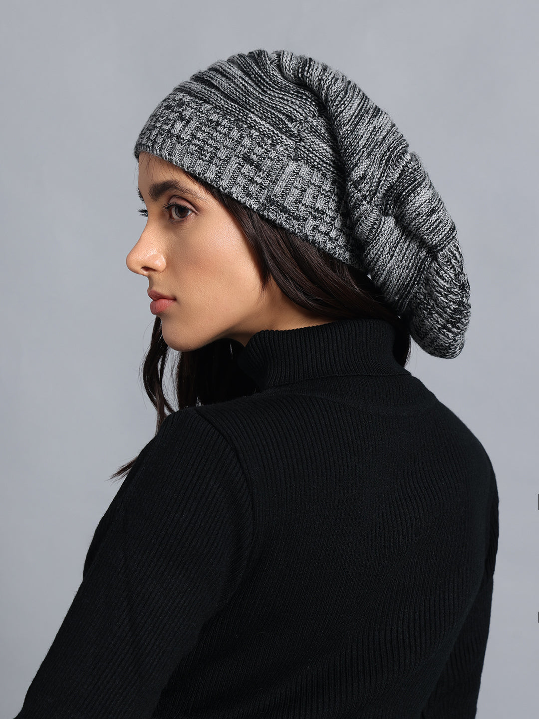 PUNK Black & White Beanie – Perfect Winterwear for Every Occasion